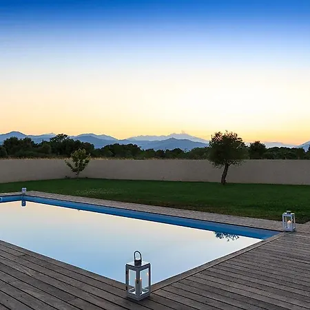Villa Sleeps 6 Pool Air Con Rottani
