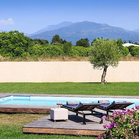 Villa Sleeps 6 Pool Air Con *