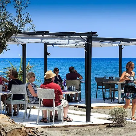 Sleeps 6 Pool Air Con * Rottani