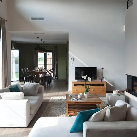 Sleeps 6 Pool Air Con *